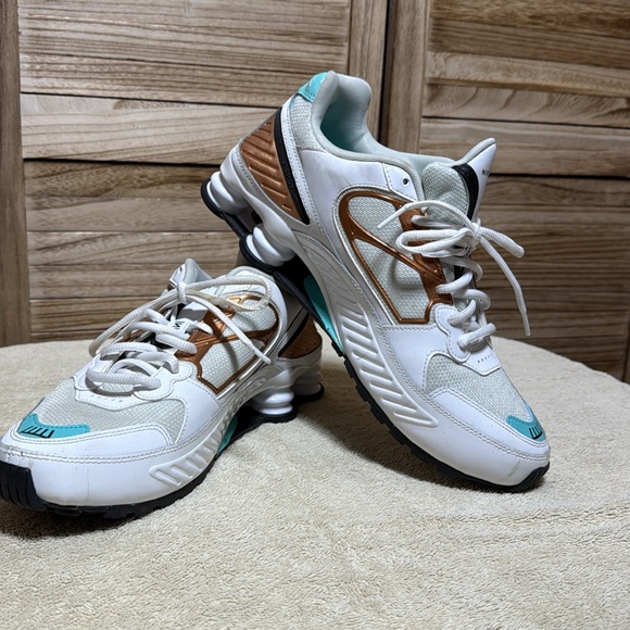 Nike Shox Enigma Women's Running Gym White Black Gold Used Like New Women’s 12 - Picture 2 of 14